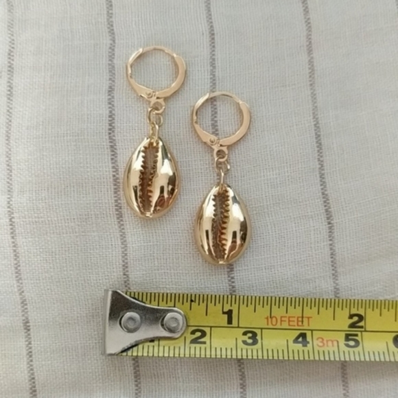 18k Gold Plated Cowrie Shell Earrings Necklace - Picture 7 of 8